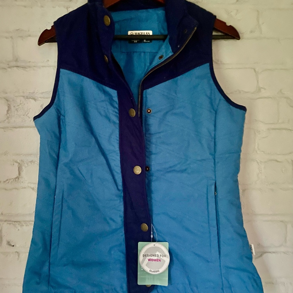 Magellan Outdoors Women's Two-Tone Light Blue and Navy Quilted Vest